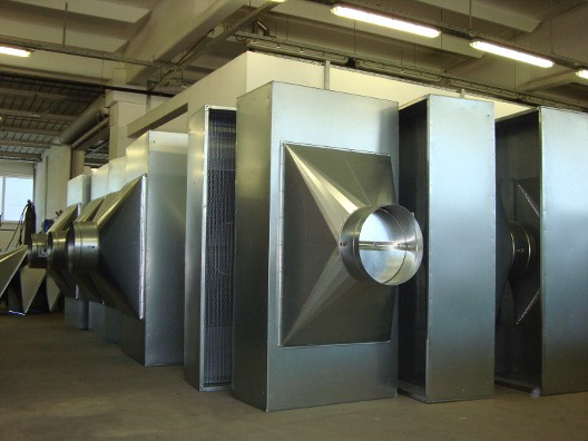 Element za distribucijo zraka v industrijskem prezračevalnem sistemu